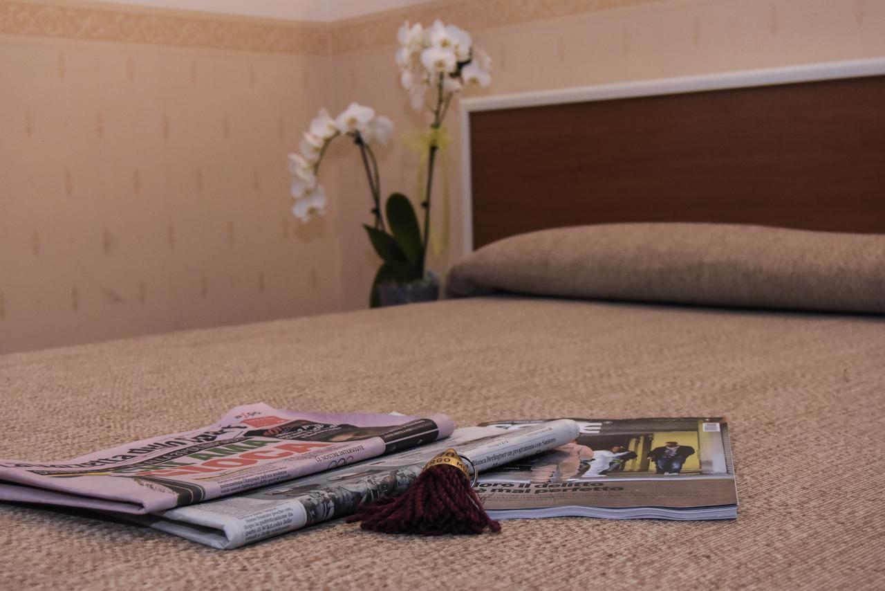 Albergo Munsci' Rovello Porro Екстериор снимка