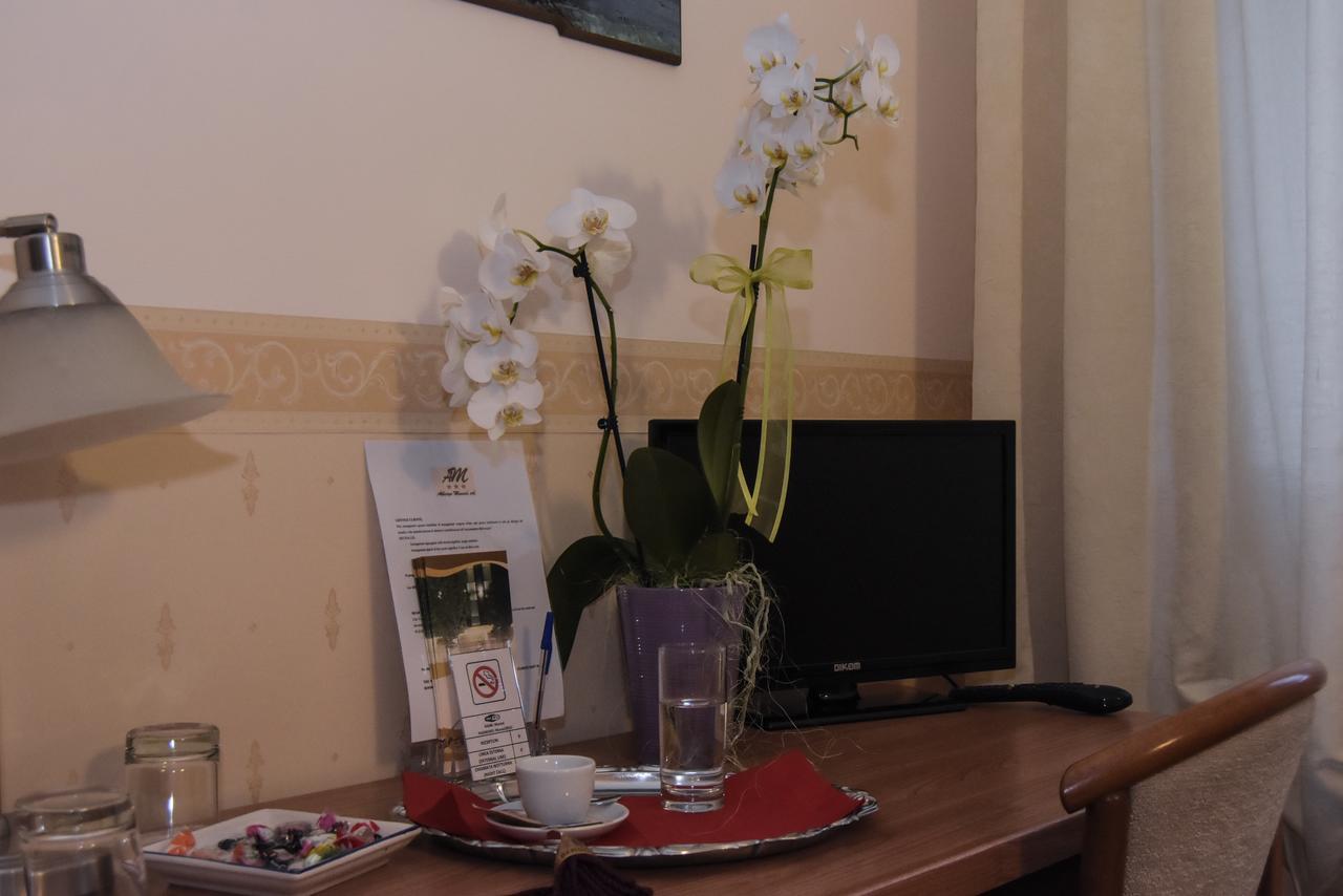 Albergo Munsci' Rovello Porro Екстериор снимка